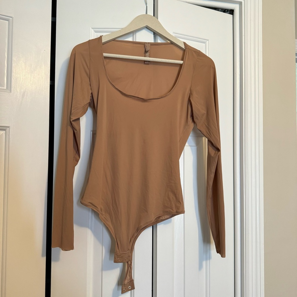 SKIMS second skin long sleeve bodysuit size L ultra-soft material sucks you in